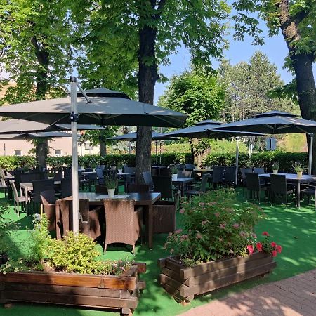 Hotel Weisse Taube Dobeln Exterior photo
